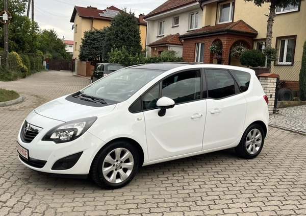Opel Meriva cena 23900 przebieg: 148000, rok produkcji 2012 z Górzno małe 211